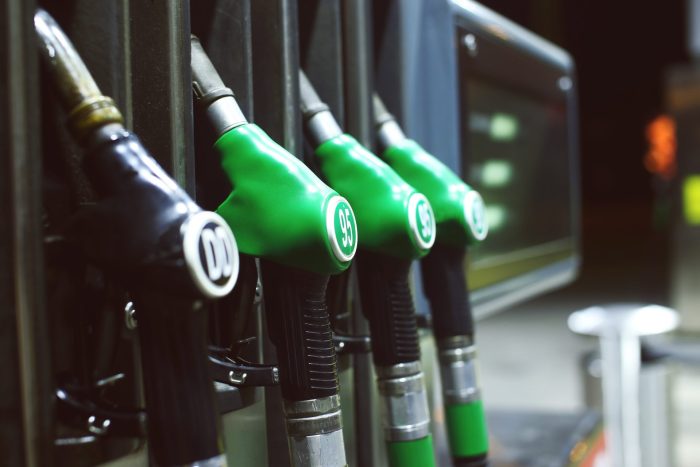 Diesel e benzina, 5 app per trovare i distributori più convenienti different fuel pistols somewhere amsterdam city