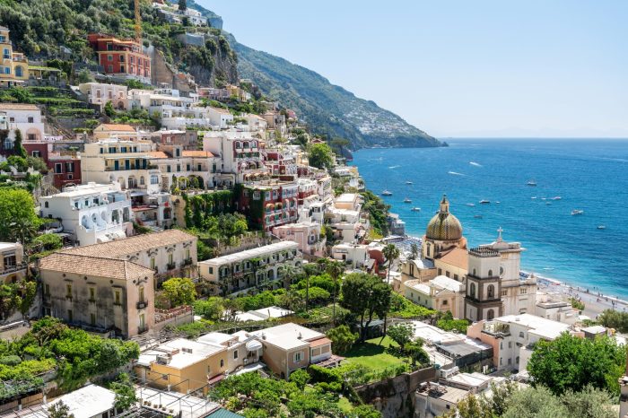 street scape positano italy